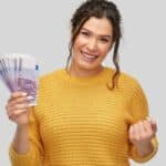 Bürgergeld trotz prall gefülltem Sparbuch: Ist das gerecht? 4 Bürgergeld trotz 85.000 Euro auf dem Sparbuch – Schonvermögen gerecht?