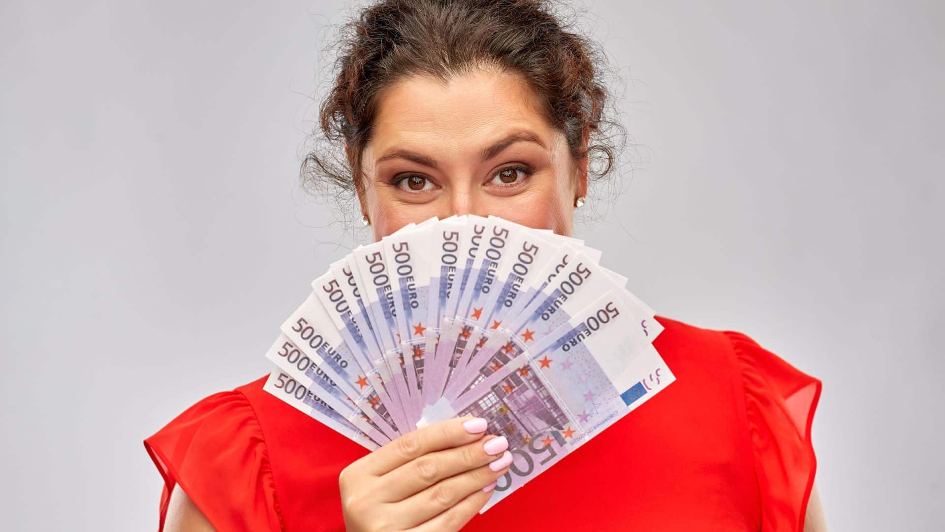 Bürgergeld steigt und Beamtenbesoldung auch - wie geht das? 2 Mehr Geld für Bürgergeld-Empfänger bedeutet auch mehr Geld für Beamte