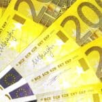 200 Euro Einmal-Zuschuss vom Staat - Jugendliche freuen sich 3 200 Euro für jeden: Zuschuss kommt noch im Juni