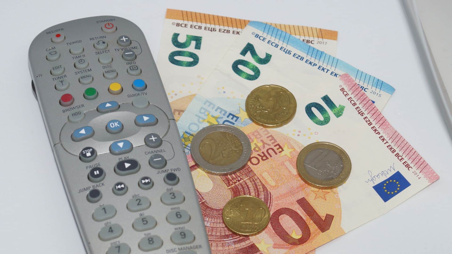 GEZ-Erhöhung: Rentner und Bürgergeld-Empfänger im Fokus - Was bedeutet das für Ihr Budget? 2 GEZ-Gebühr erhöht: Rentner und andere betroffen - Befreiung möglich