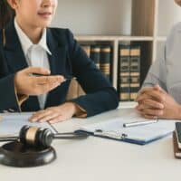 Schufa-Klagewelle: Rentner und Bürgergeld-Empfänger kämpfen gegen Datenmissbrauch! 4 Schufa: 100.000 Verbraucher klagen - Auch Rentner und Bürgergeld-Empfänger betroffen