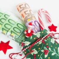 Jobcenter: Weihnachtsgeschenke werden als Einkommen angerechnet! 4 Jobcenter "kassiert" Weihnachtsgeschenke ein!