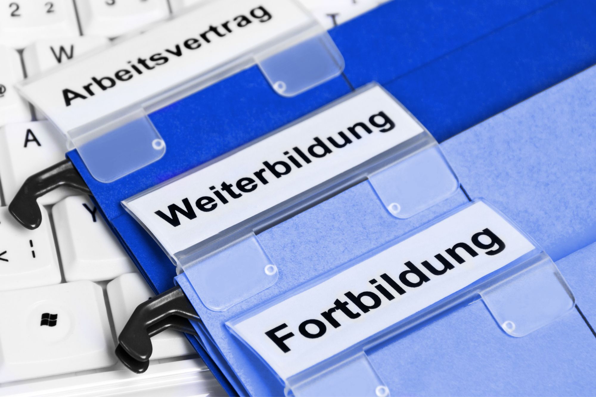Qualifizierungsgeld 2025: Neue Förderung für berufliche Weiterbildung und Fachkräftesicherung 2 Qualifizierungsgeld: Jetzt Förderung für Weiterbildung sichern