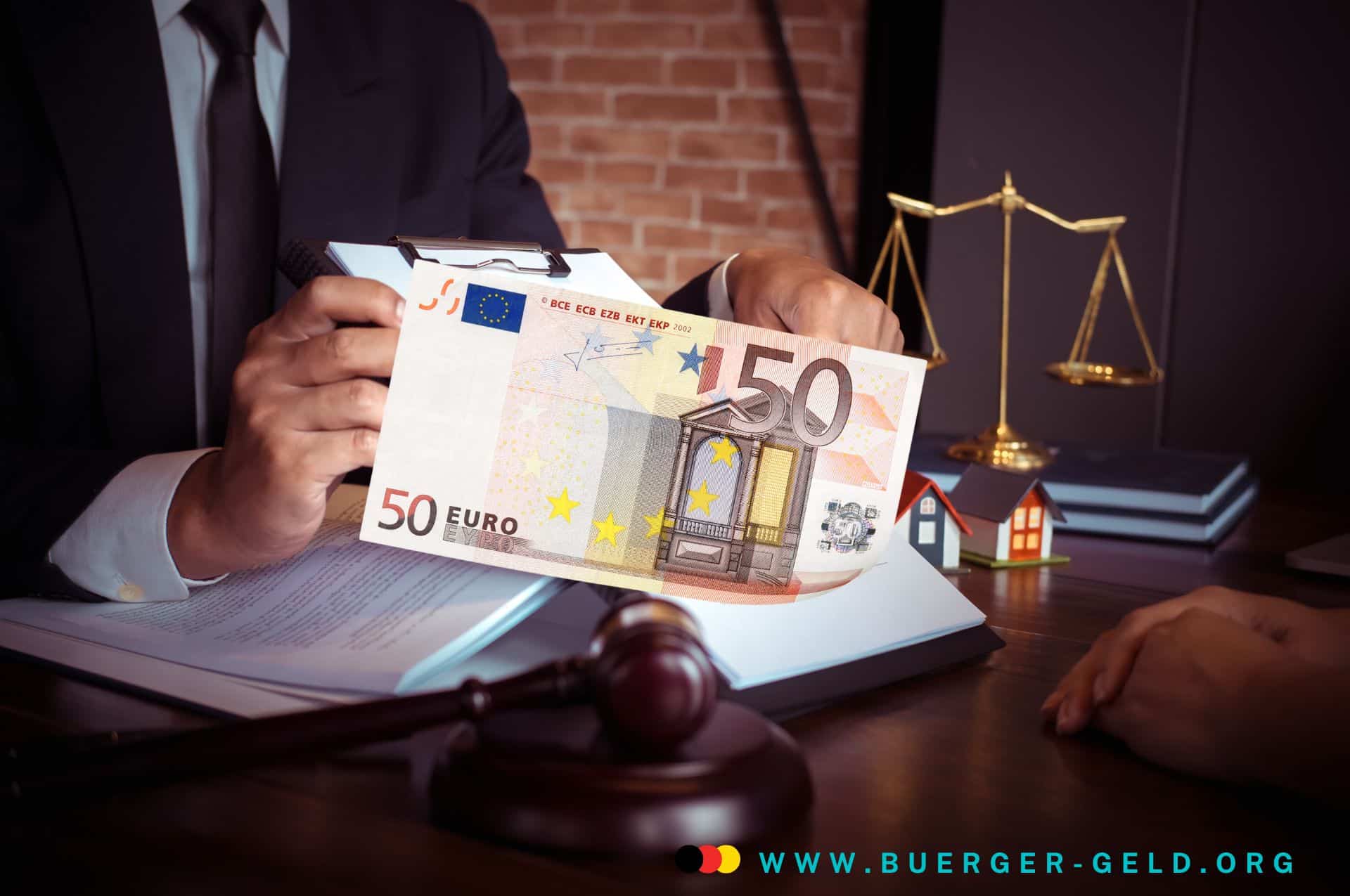 Keine Bürgergeld Erhöhung 2025: Regelsatz-Verordnung auf dem Weg! 2 50 Euro Schein vor Wage und Richter-Hammer