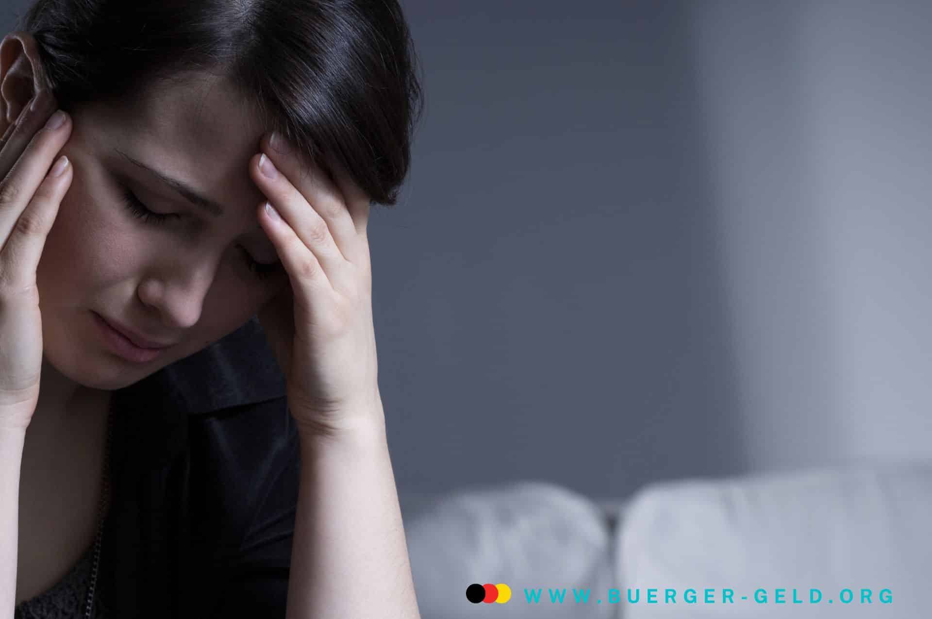 Witwenrente wird bei diesem Einkommen 2025 nicht gekürzt 2 Frau trauert