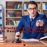 Bürgergeld: Jobcenter setzen Ein-Euro-Jobs für Verweigerer durch? 3 Mann im Anzug klopft mit Holzhammer auf den Tisch