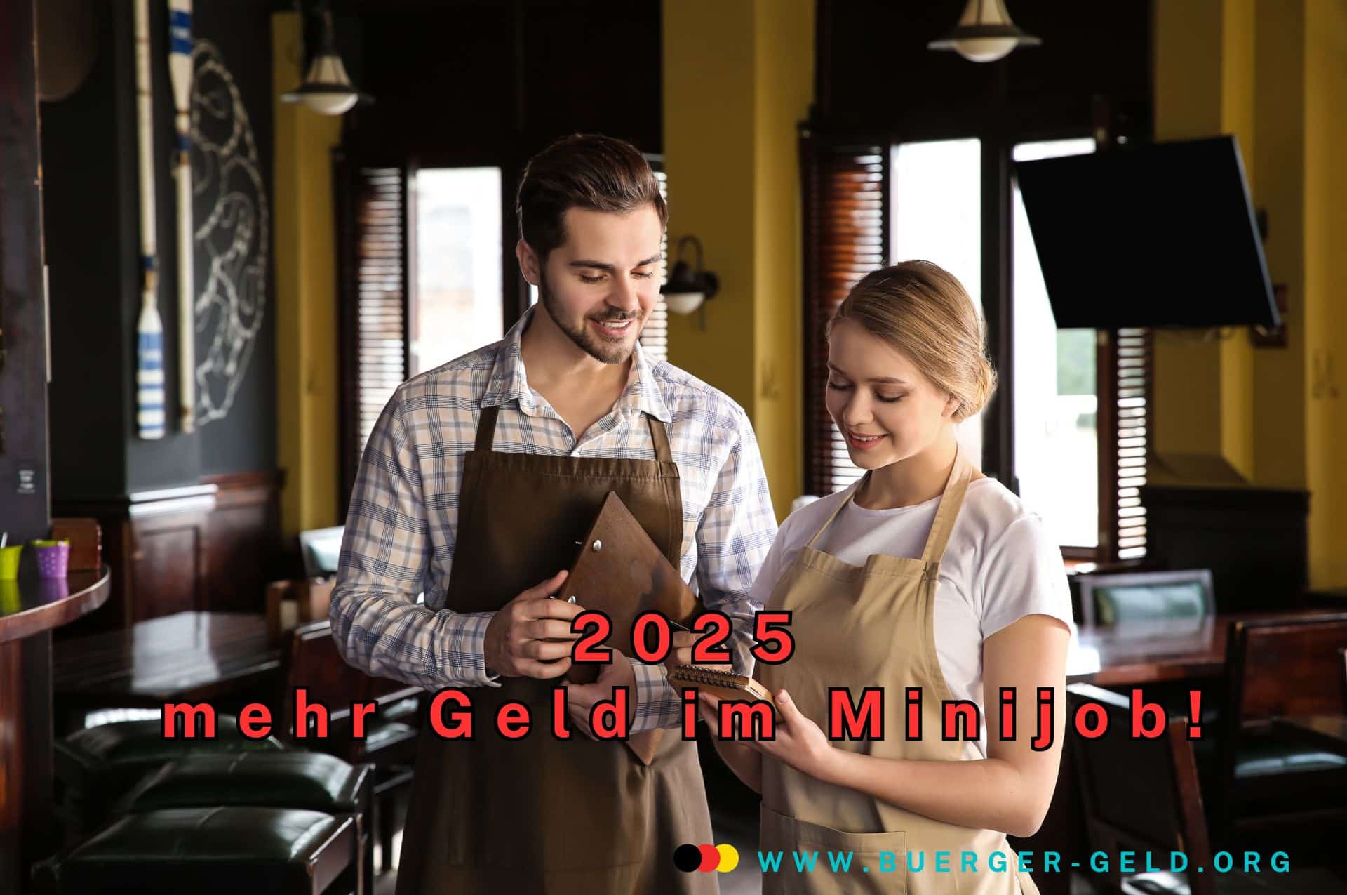 Minijob-Grenze 2025: Neue Verdienstmöglichkeiten für Geringverdiener 2 Mann und Frau mit Kellner-Schürzen