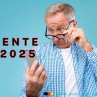 Rente 2025: Die 9 wichtigsten Änderungen für Rentner und Antragstelle 4 Senior schaut überrascht auf sein Handy
