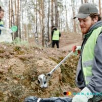 Arbeitspflicht in Schwerin: Kontroverse um Verpflichtung für Flüchtlinge und Bürgergeld-Empfänger 4 Müll sammeln für Bürgergeldempfänger und Flüchtlinge.