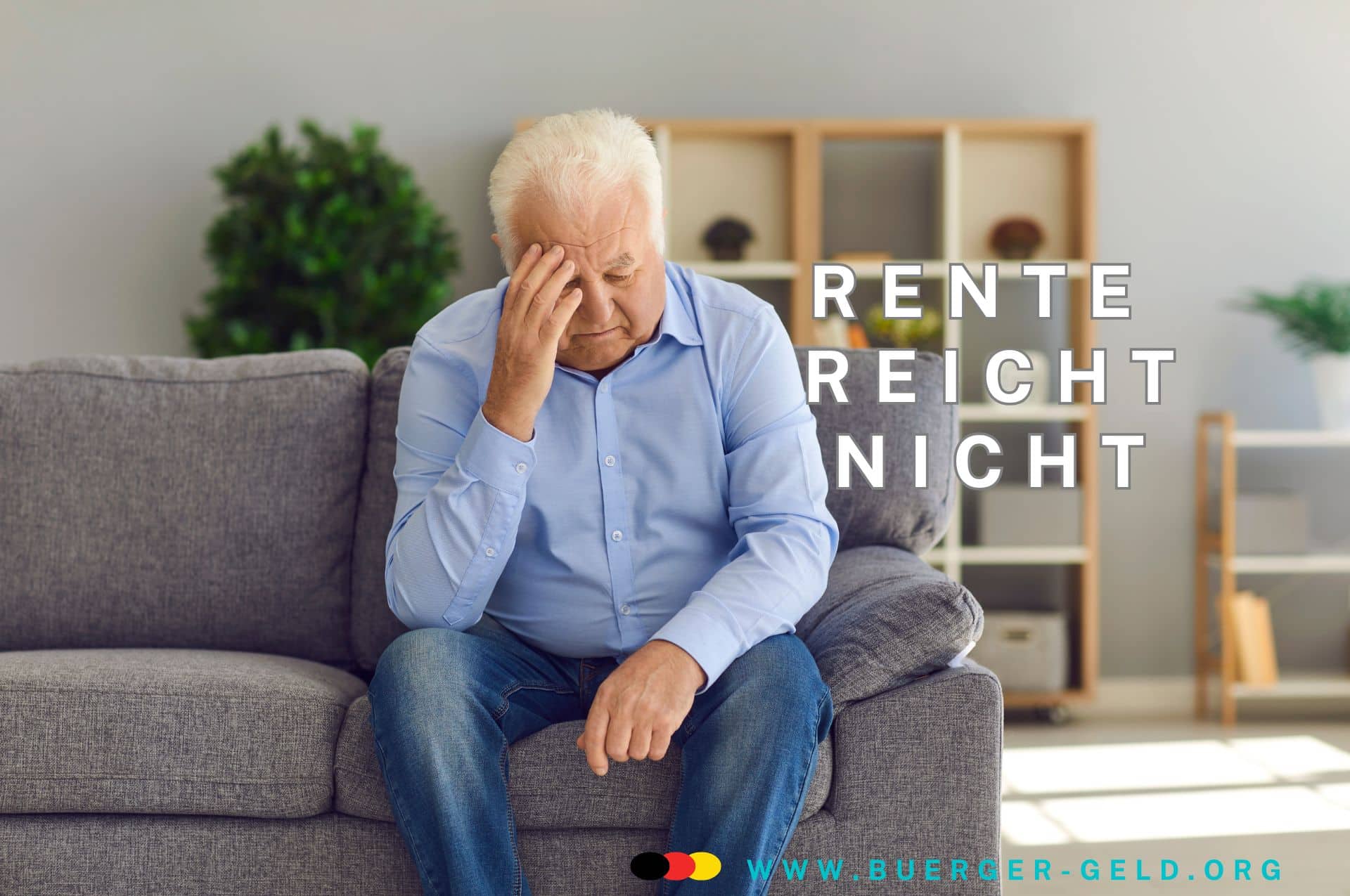 Rente reicht nicht für 8 Millionen Rentner – ab in die Grundsicherung! 2 Rentner sitzt niedergeschlagen auf dem Sofa