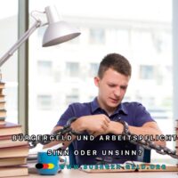 Arbeitspflicht für Bürgergeld Bezieher: Effektivität und Kritik 5 Mann mit eisernen Handfketten an Schreibtisch gekettet