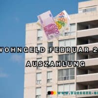 Wohngeld Auszahlung Februar 2025 - wann kommt der Mietzuschuss aufs Konto? 5 Hochhaus mit Euro-Scheinen im Himmel