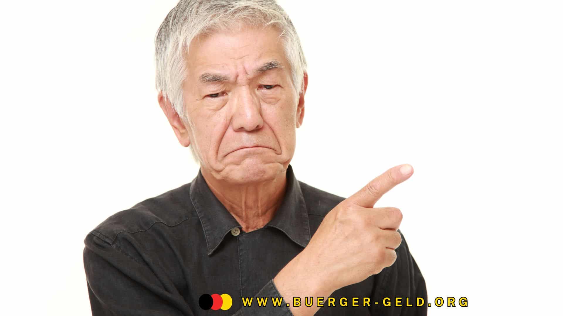 Grundsicherung Auszahlung März 2025: Zusatz-Rente im Voraus 2 Senior schaut pessimistisch