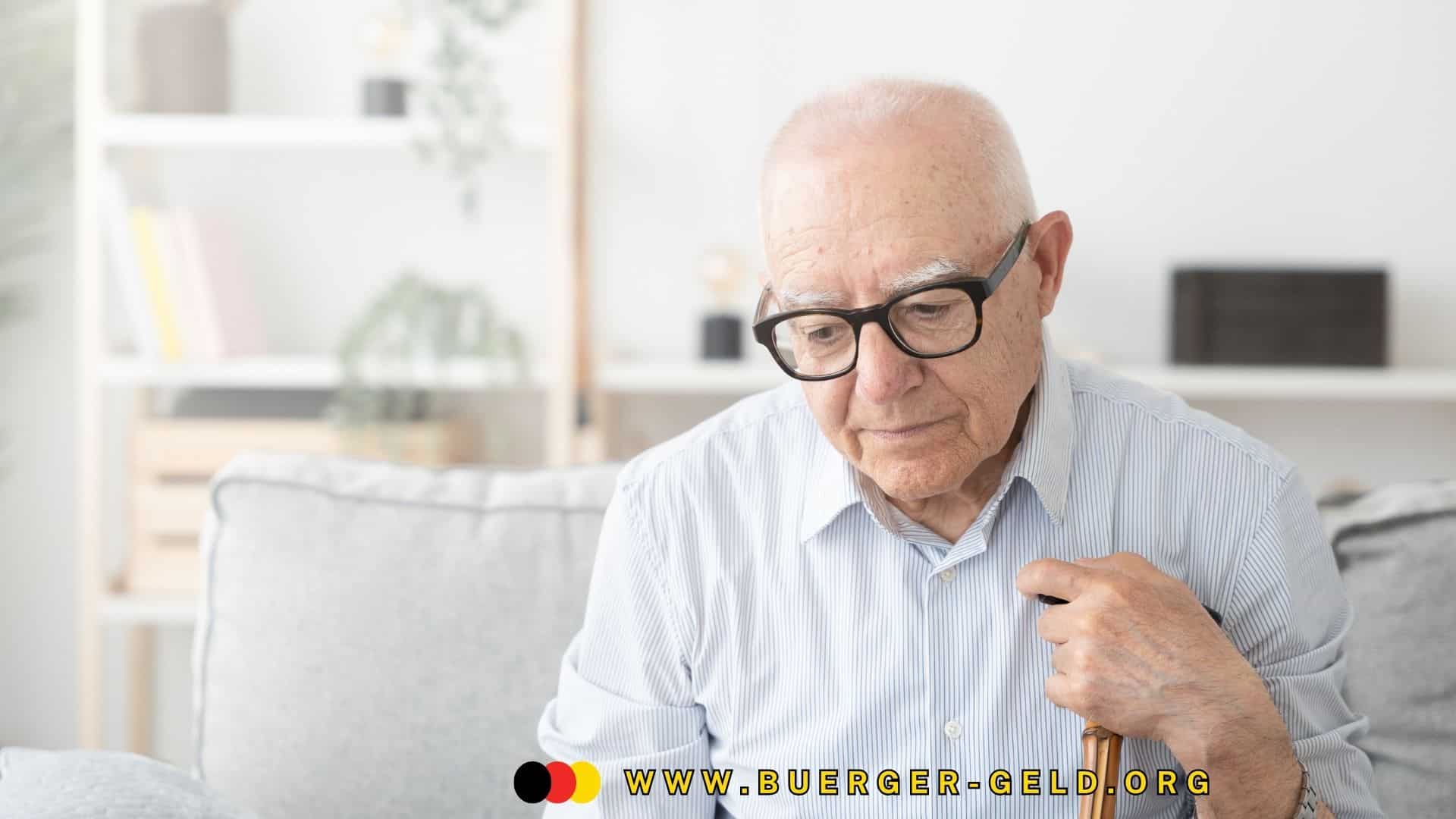 Rentner schaut besorgt