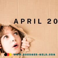 Kind schaut durch Loch auf April 2025