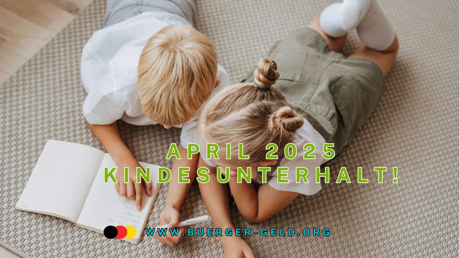 Kindesunterhalt April 2025: wann gezahlt werden muss! 2 Kinder spielen auf dem Boden