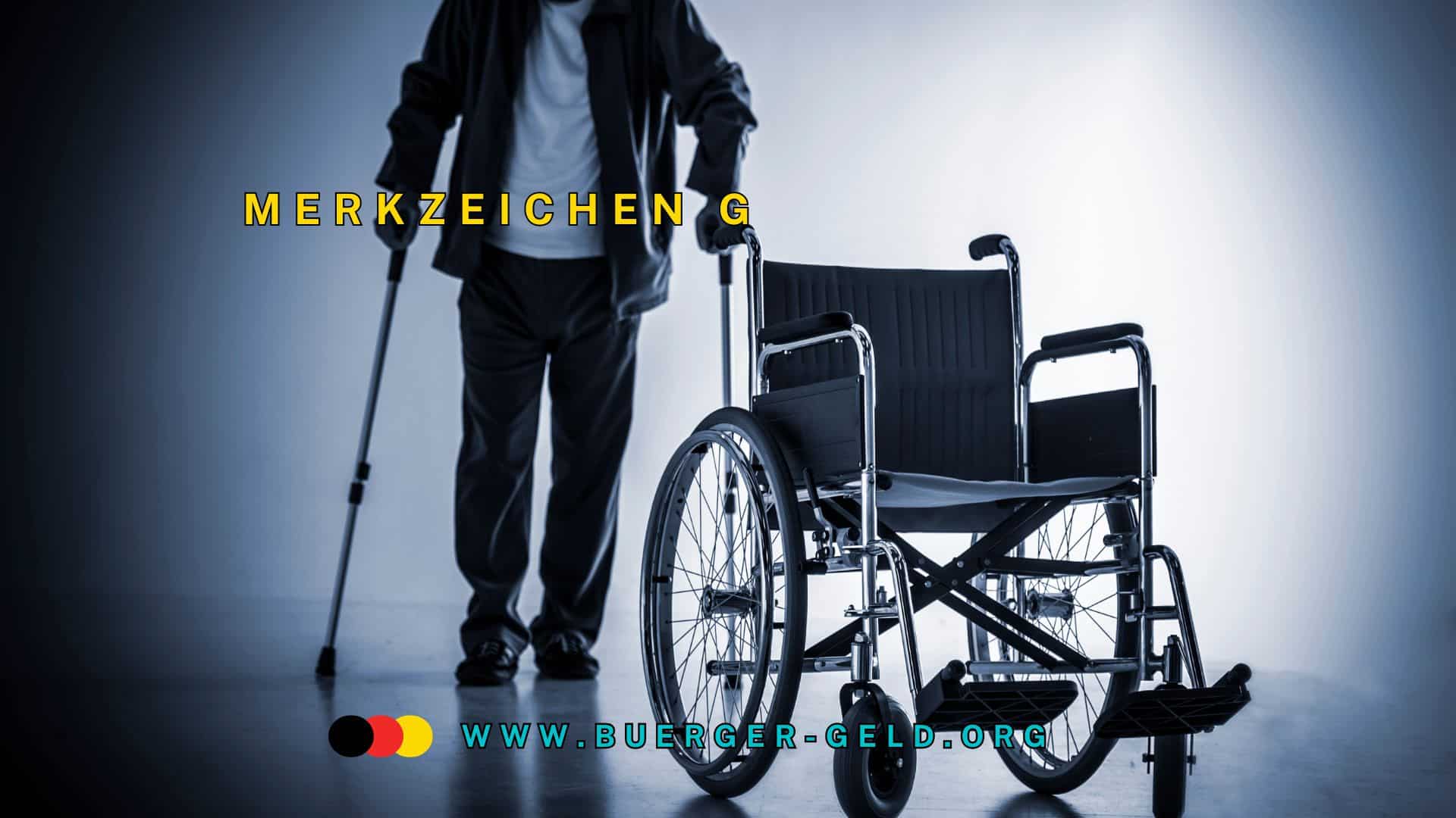 Mann steht neben Rollstuhl