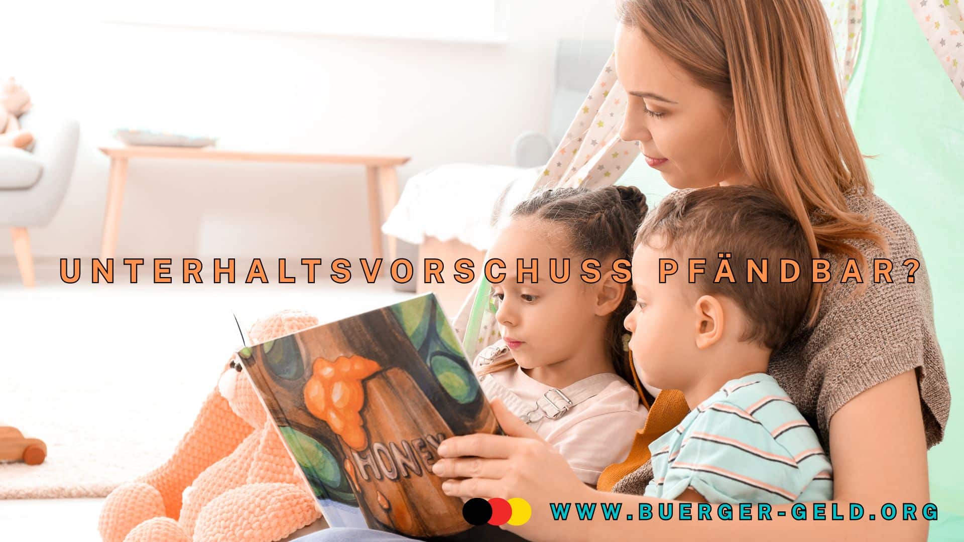 Mutter liest Kindern Buch vor