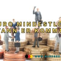 Wann kommt der 15-Euro-Mindestlohn? 2025, 2026? Oder kommt er doch nicht? 5 kleine Spielfiguren auf Münzenstapel
