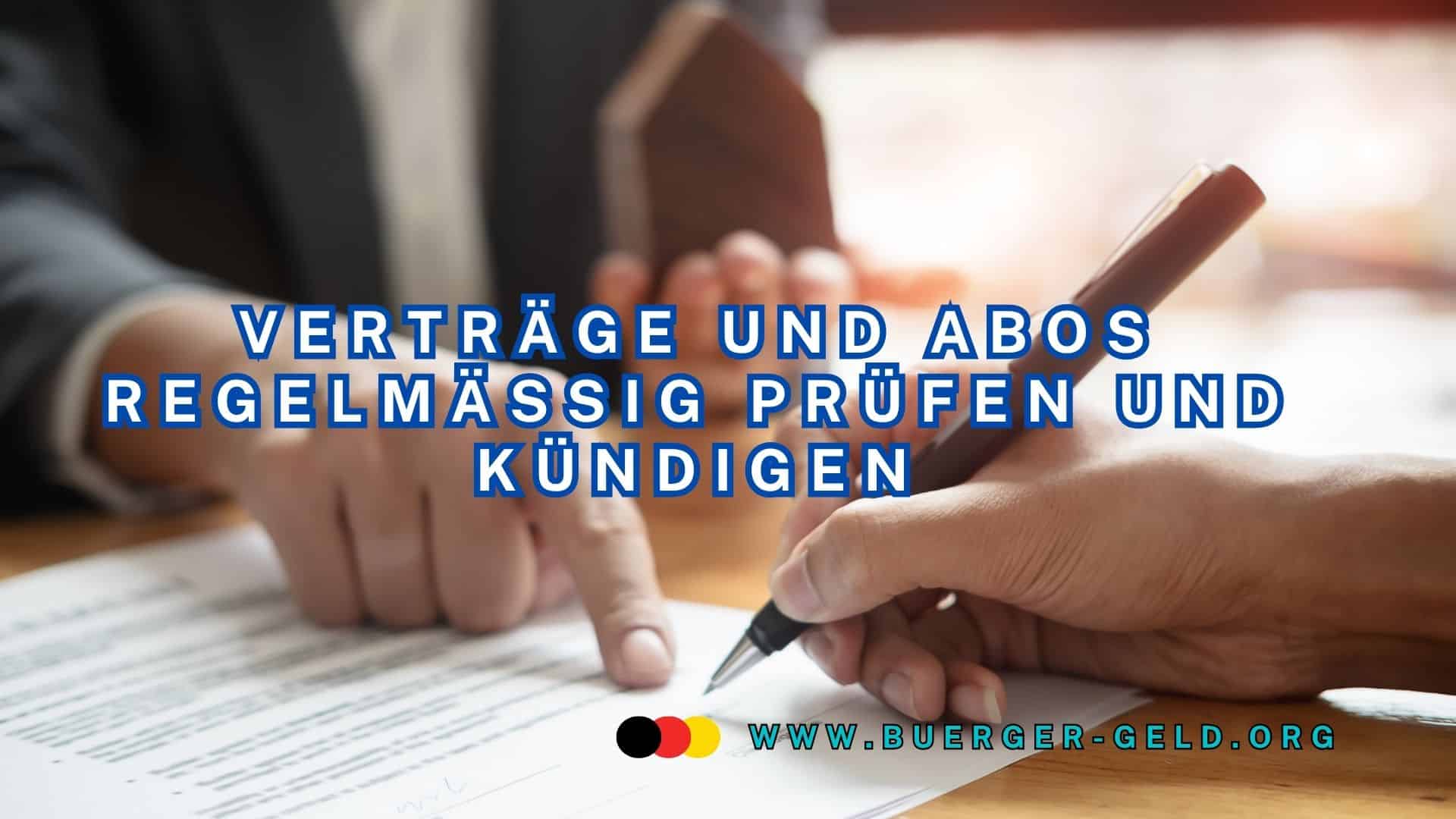 Eine Person hält einen Kugelschreiber in der Hand und unterschreibt einen Vertrag.