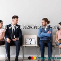 Bürgergeld und Bewerbungspflicht – Was Sie wissen und tun müssen! 5 vier Jobbewerber sitzten auf Stühlen, ein Stuhl ist frei