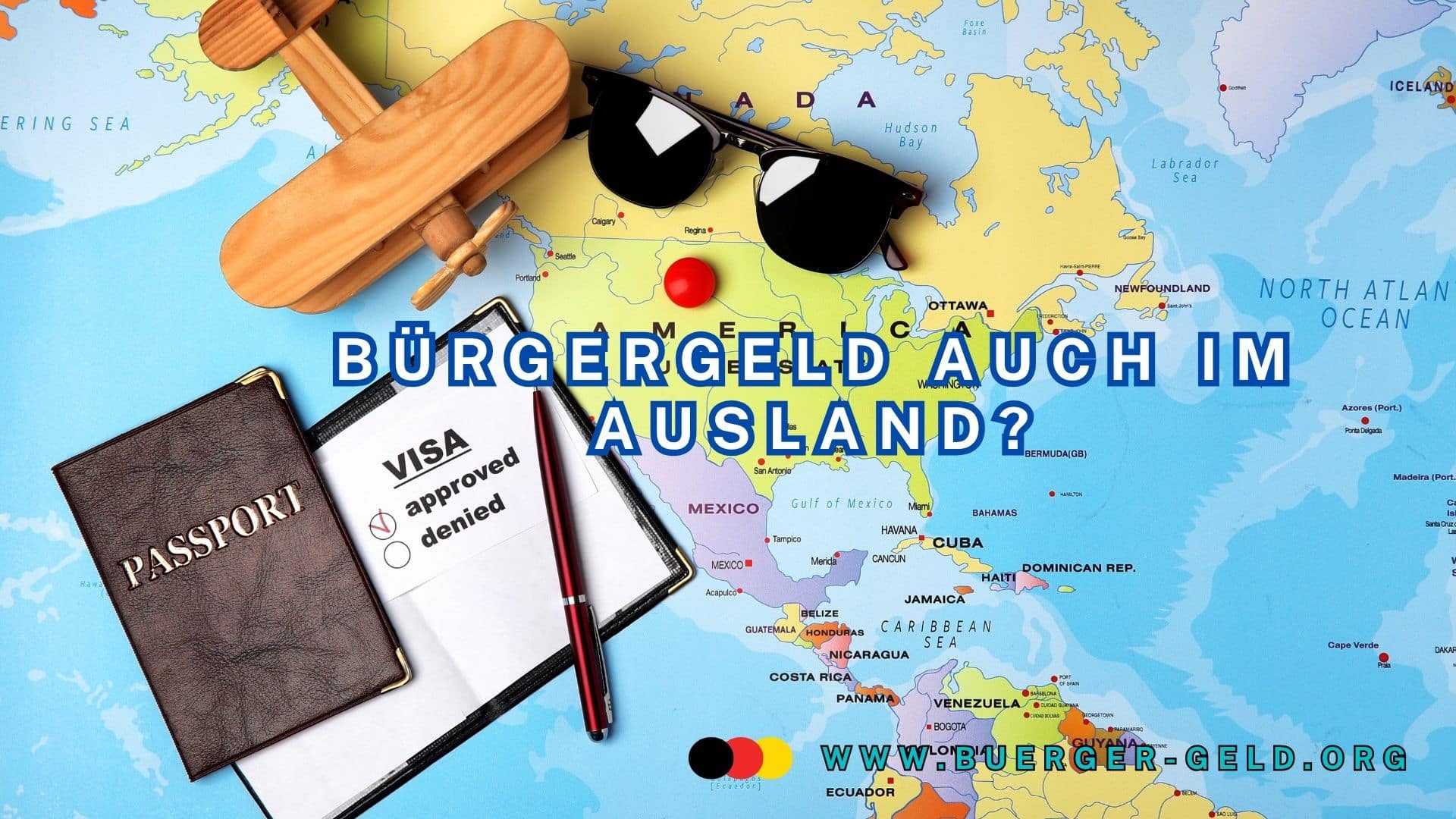 Weltkarte mit Sonnenbrille und Ausweis/Visa darauf