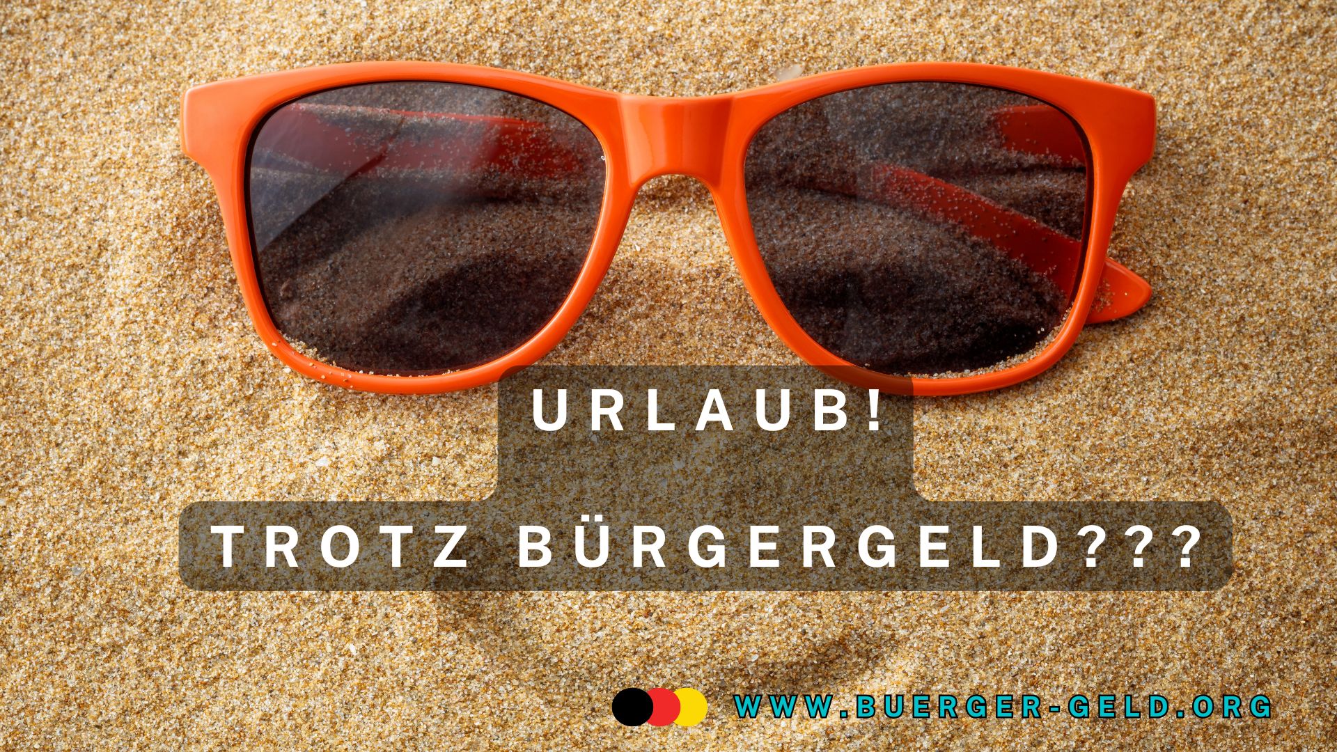 Sonnenbrille im Sand mit lächelndem Mund darunter gezeichnet