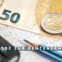 Rentenerhöhung 2026! Prognose 2027, 2028, 2029 2030: Tabelle - was Rentner erwarten können! 5 Taschenrechner, 50 Euro und ein Bleistift. Symbolisch für die Prognose der Rentenerhöhung