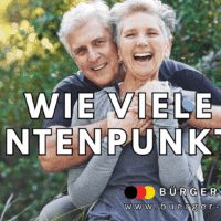 2.000 Euro Rente im Monat: So viele Rentenpunkte müssen dafür bis zum Ruhestand auf dem Konto sein. 5 Zwei ältere Personen sitzen im Grünen und umarmen sich, beide zeigen graue Haare und tragen legere Kleidung. Im Vordergrund steht groß der Text: „WIE VIELE RENTENPUNKTE“. Unten befindet sich das Logo sowie die Internetadresse von Bürger & Geld. Die Szene vermittelt Geborgenheit und thematisiert die Altersvorsorge.