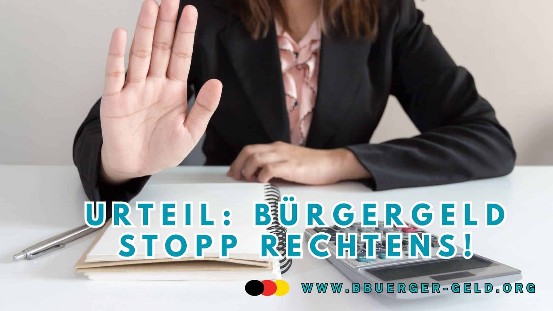 Frau im Anzug hebt Hand zum Stopp