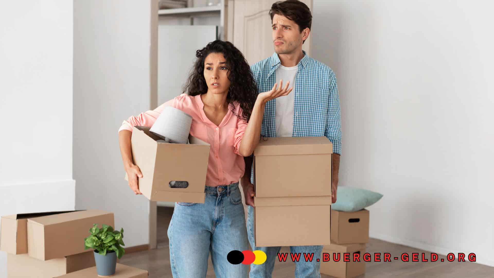 Ehepaar beim Umzug verwirrt