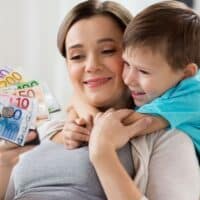 Bürgergeld Mehrbedarf – auch rückwirkend möglich? 4 Schwangere oder alleinerziehende beim Bürgergeld - können sie rückwirkend Mehrbedarf beantragen?