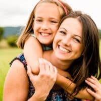 Auszahlung Unterhaltsvorschuss September 2025 – Alle Termine, Beträge & Tipps für Alleinerziehende 5 Alleinerziehende Mutter mit Kind freut sich über Unterhaltsvorschusszahlung für September 2025