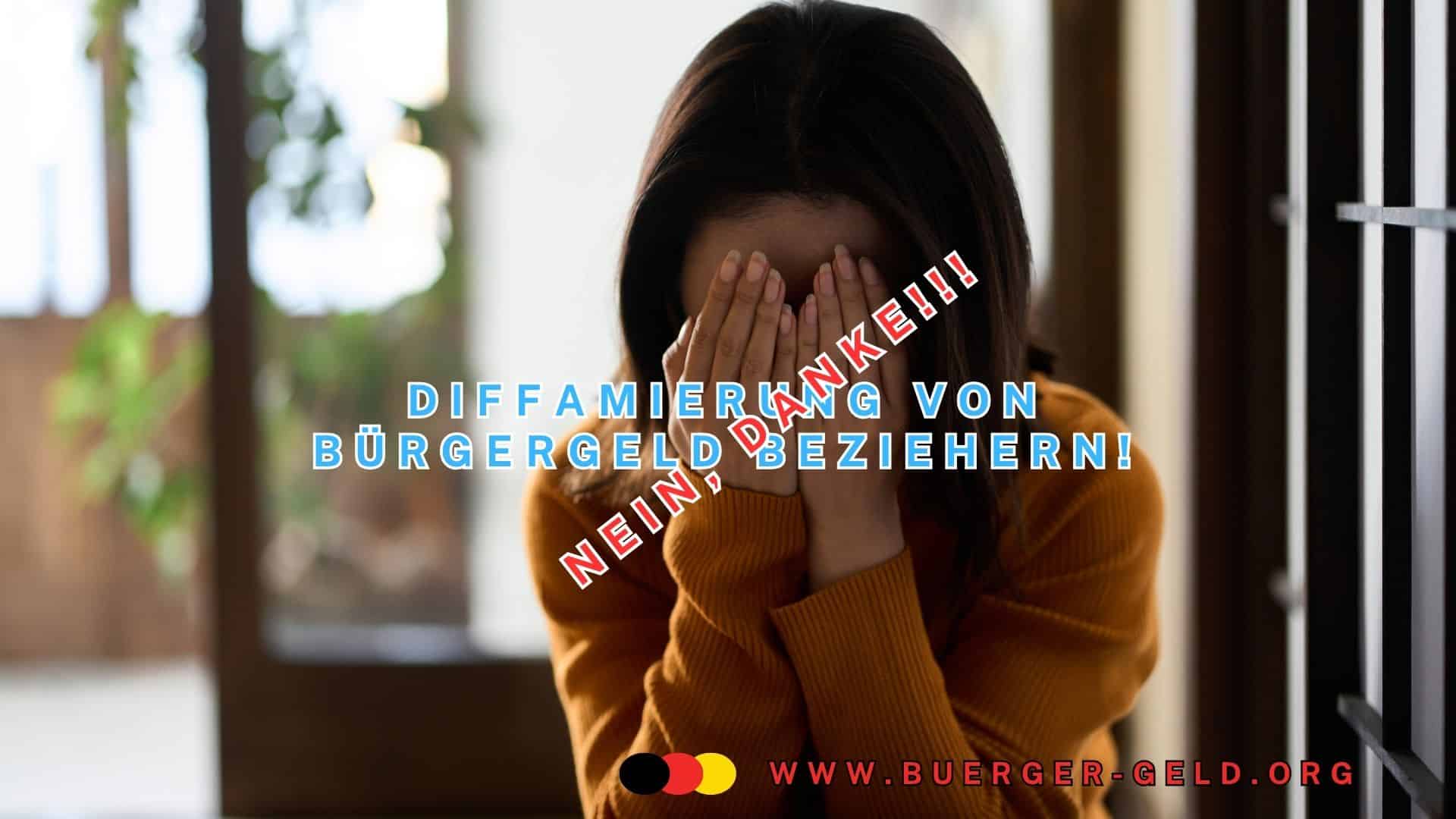 Frau hält sich die Hände vor das Gesicht