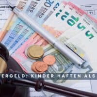 Urteil zum Bürgergeld: Haften Kinder nach dem Tod für Eltern gegenüber dem Jobcenter? 4 geldscheine, richterhammer zum erbe beim bürgergeld