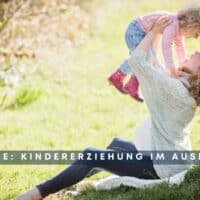 EuGH Urteil: Kindererziehungszeiten im EU-Ausland stärken Rente – Folgen für deutsche Rentner*innen 5 Mutter sitzt unter einem Baum mit ihrem Kind auf dem Arm, im europäischen Ausland!