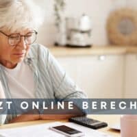Neues Tool: So berechnen Eltern ihr Rentenplus schnell und einfach 2026 4 Ältere Frau sitzt am Schreibtisch und berechnet online ihre Mütterrente