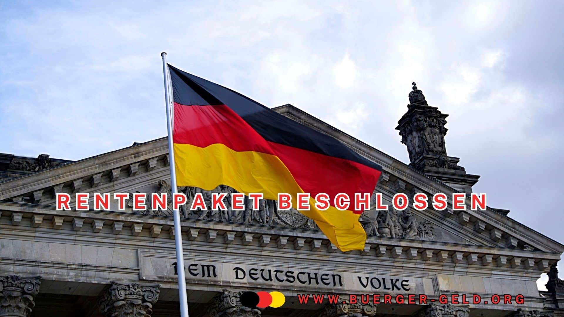 Deutschlandflagge vor Reichstag