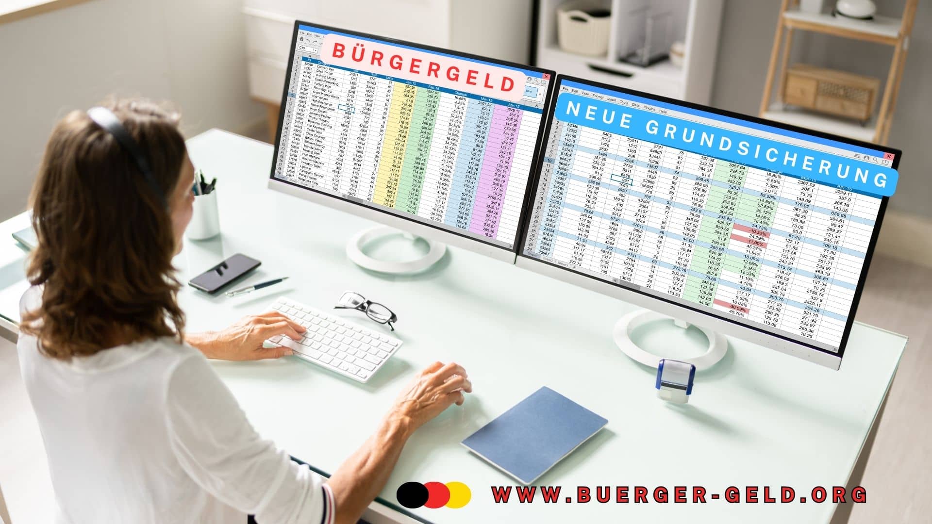 Frau vor zwei Bildschirmen: Neue Grundsicherung - Bürgergeld