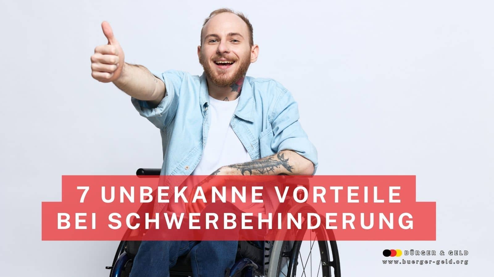 Mann im Rollstuhl zeigt Daumen hoch – Text: 7 unbekannte Vorteile bei Schwerbehinderung – Bürger & Geld Nachrichtenmagazin