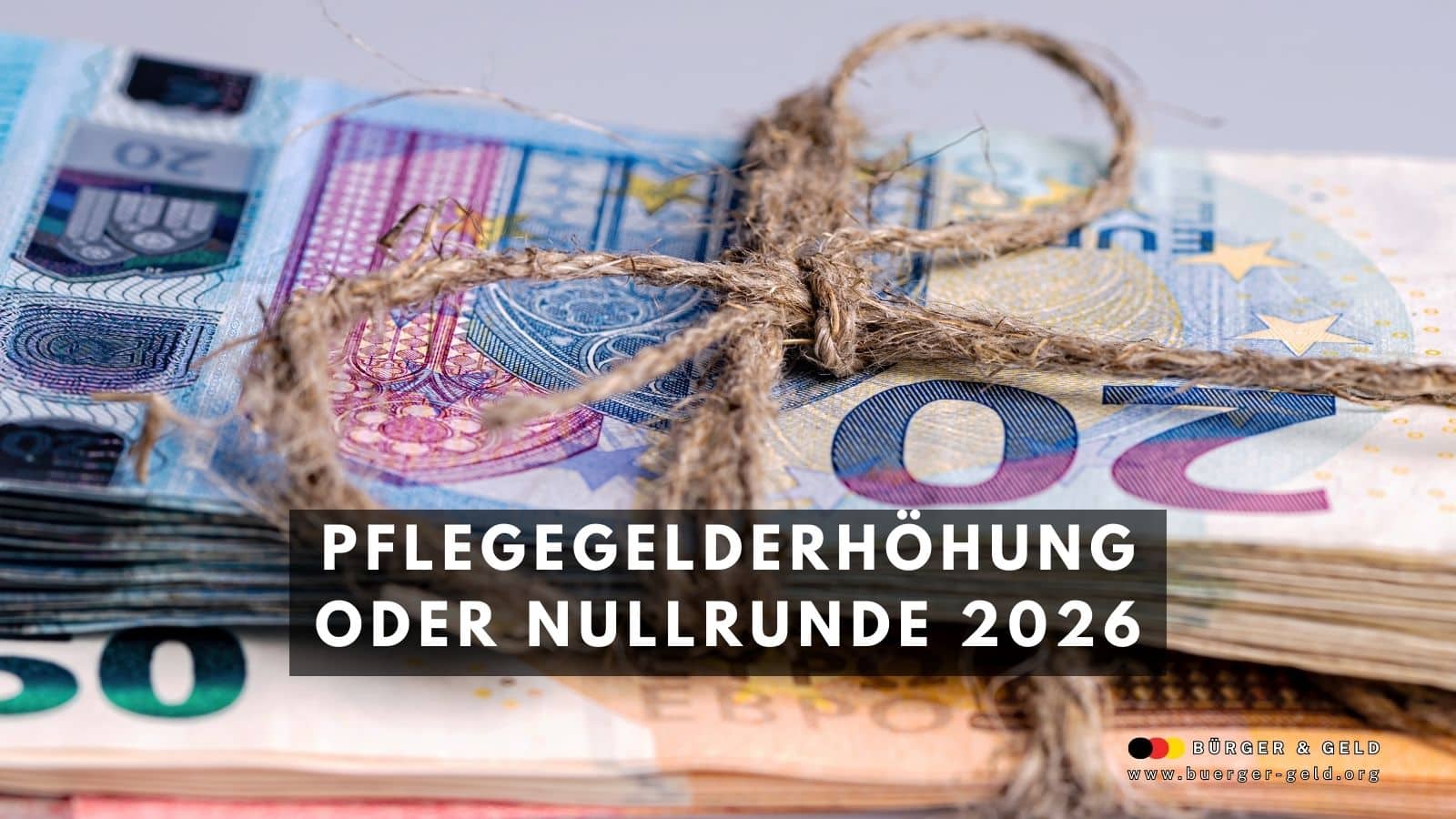 Nahaufnahme von mehreren Bündeln Euro-Geldscheinen, die mit einer groben Kordel verschnürt sind – Symbol für Pflegegeld oder Nullrunde 2026.