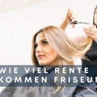 Friseure als Rentenverlierer: So wenig bleibt im Alter wirklich übrig 5 Friseurin schneidet Kundin im modernen Salon die Haare – Symbolbild für das Thema Rente im Friseurberuf, verwendet von Bürger & Geld.