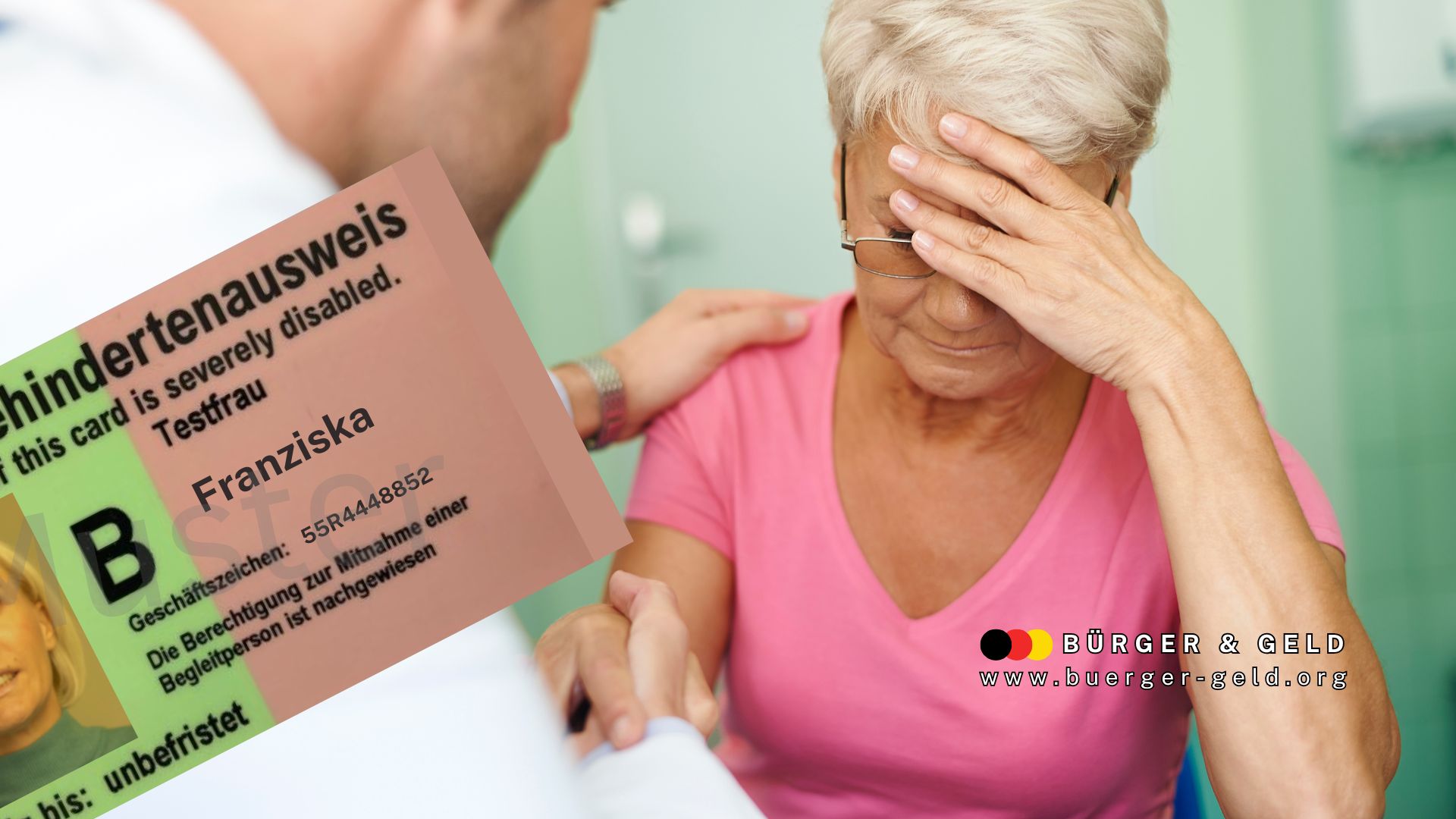 Eine Frau mit besorgtem Gesichtsausdruck hält ihren neuen Schwerbehindertenausweis, während sie von einer Sozialberaterin beruhigend am Arm berührt wird. Symbolbild zur Unsicherheit bei befristeter Schwerbehinderung und Überprüfungsterminen.