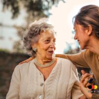 Pflegezeit ohne Sorgen: Ihre drei Hebel für finanzielle Sicherheit 5 Angehörige pflegen - wovon leben?