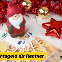 Extra-Verdienst für Rentner 2025: Der rechtssichere Weg zum steuerfreien Weihnachtsgeld 4 Weihnachtsgeld für Rentner – Weihnachtsdeko, Geldscheine und Nikolausfigur symbolisieren steuerfreies Extra-Geld im Minijob 2025.