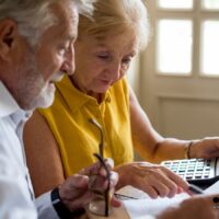 Steuern auf die Rente: Mit diesen Werbungskosten sparen Rentner Hunderte Euro im Jahr 4 Werbungskosten bei Steuern auf die Rente