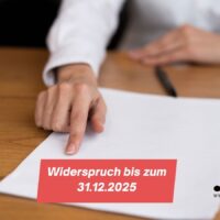 Widerspruch noch 2025 einlegen! So sichern sich Beamte und kinderreiche Familien Tausende Euro Nachzahlung 4 Hand zeigt auf ein Dokument