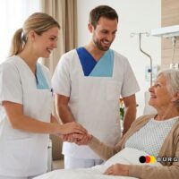 So viel verdienen Pflegefach- und Pflegehilfskräfte 2026 in Deutschland: Tabelle! 5 Mindestlohn in der Pflege und Verdienst Pflegefachkraft