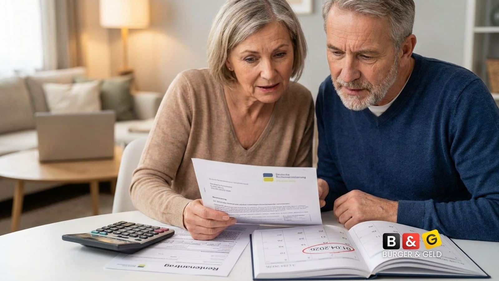 Älteres Paar prüft Dokumente, Frist für Rentenantrag, gemeinsam.