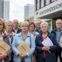 Renten Schock für Babyboomer: Warum jetzt Altersarmut droht 4 Rente: Babyboomern droht Armut im Alter